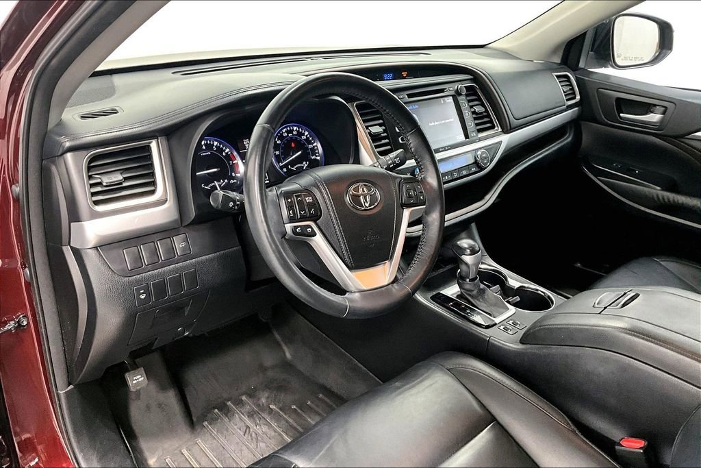 Used 2015 Toyota Highlander XLE image 16