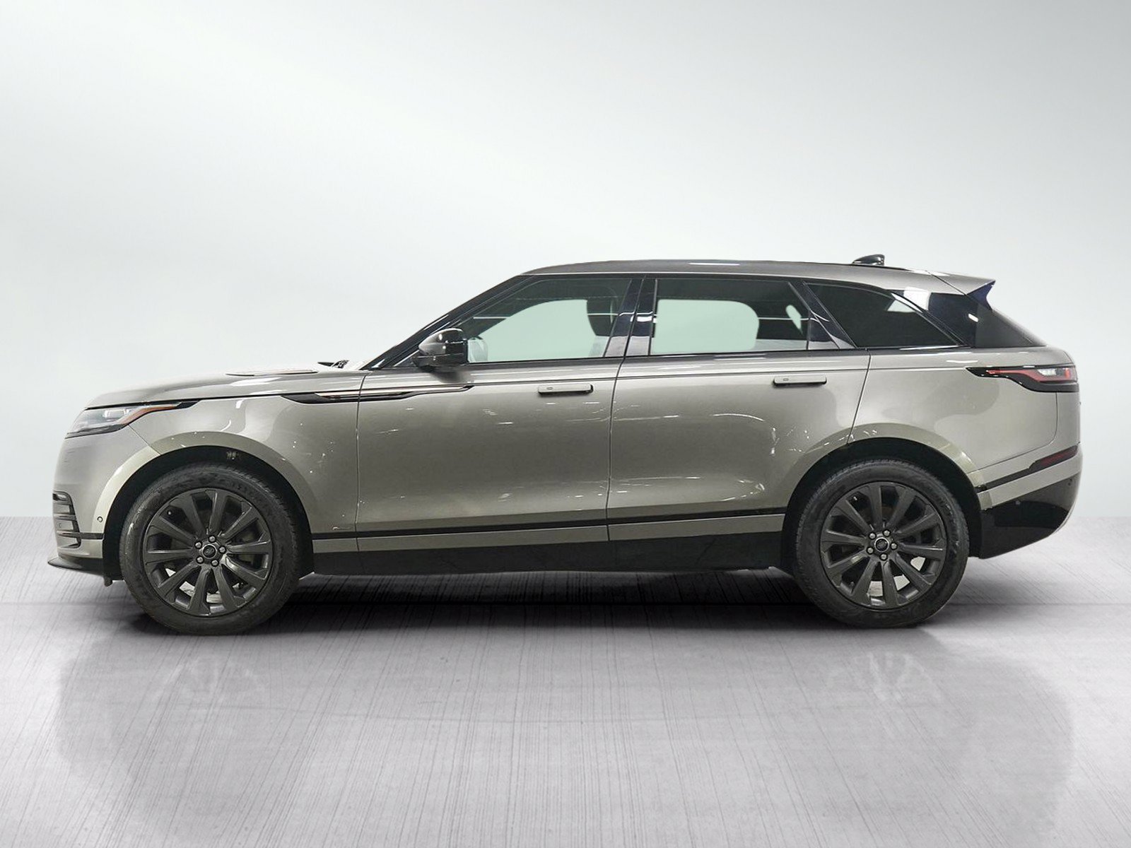 Used 2018 Land Rover Range Rover Velar R-Dynamic SE AWD/4WD image 2