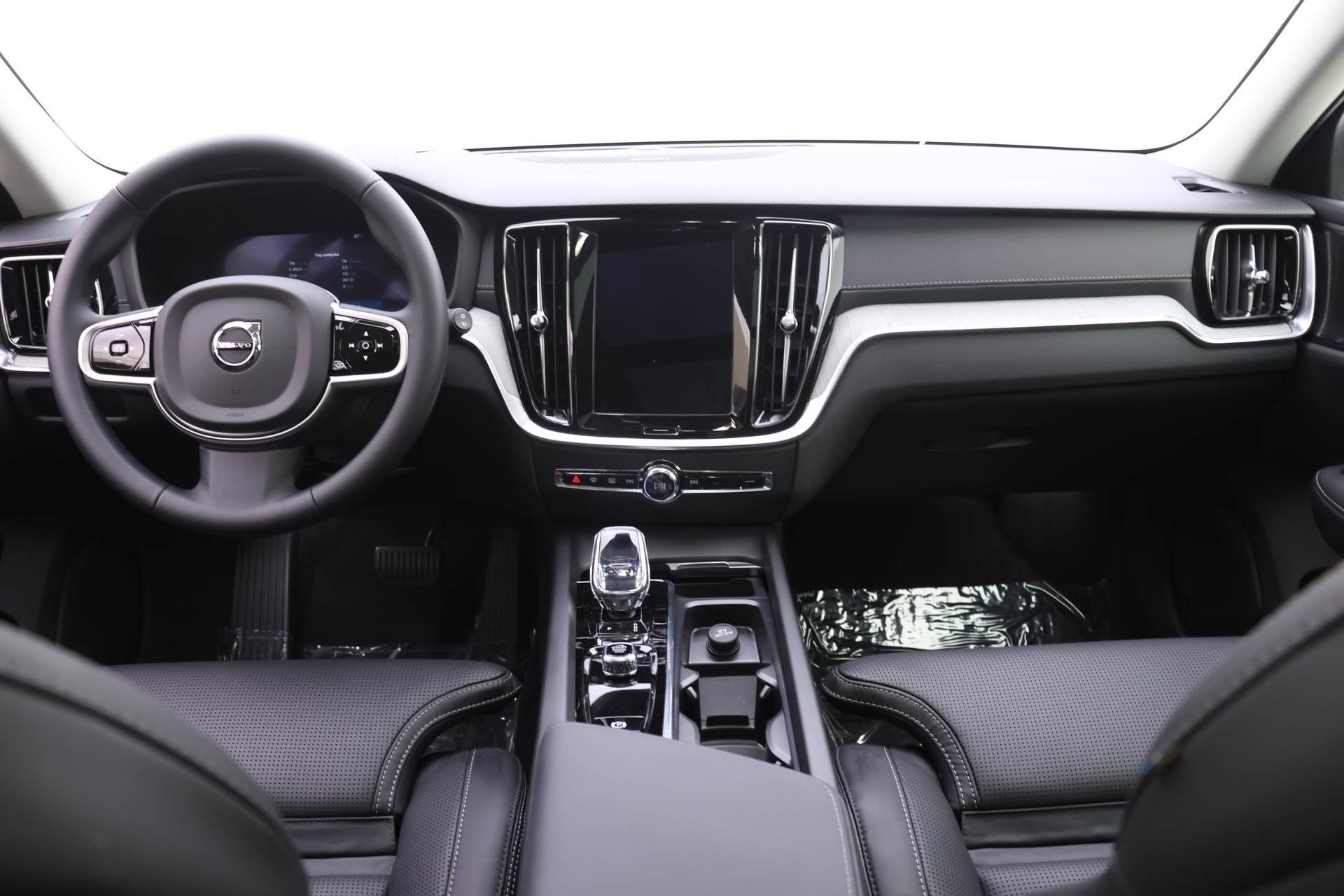 Used 2026 Volvo V60 B5 Cross Country Ultra w/ Protection Package Premier image 5