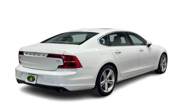 Used 2018 Volvo S90 T5 Momentum FWD image 2