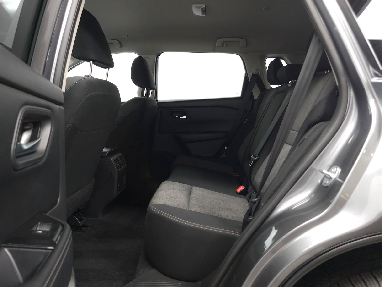 Used 2024 Nissan Rogue SV AWD/4WD image 5