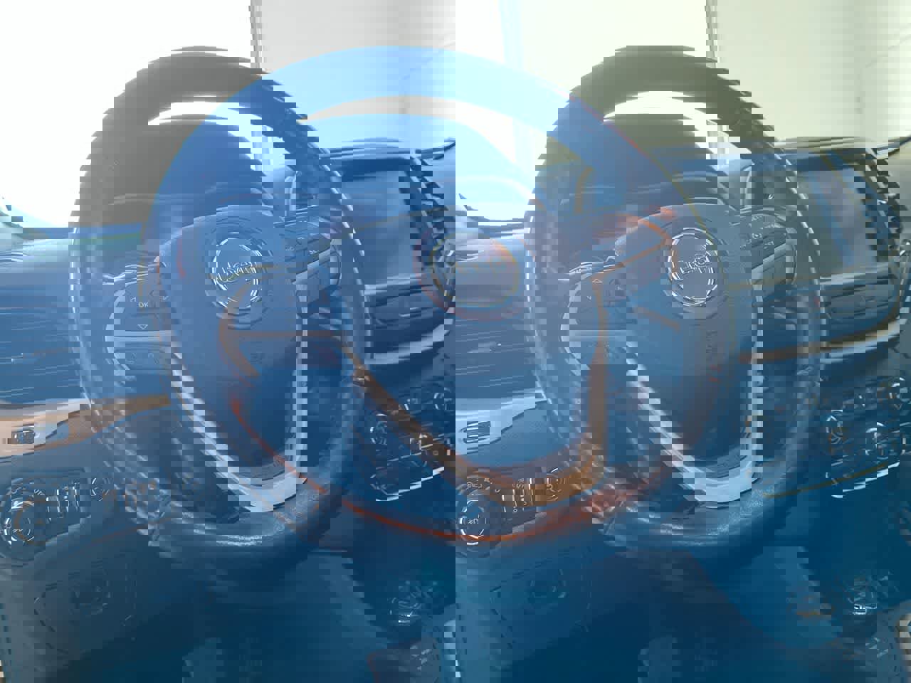 Used 2016 Jeep Cherokee Limited w/ Luxury Group image 14