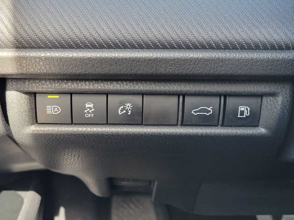 Used 2025 Toyota Camry SE image 12