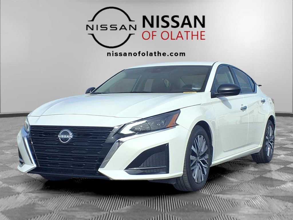 Certified 2025 Nissan Altima 2.5 SV image 1