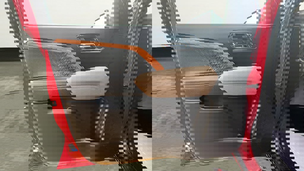 Used 2024 GMC Canyon Denali image 16