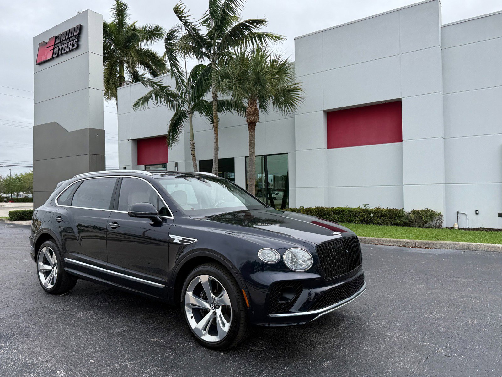 Used 2023 Bentley Bentayga Extended Wheelbase