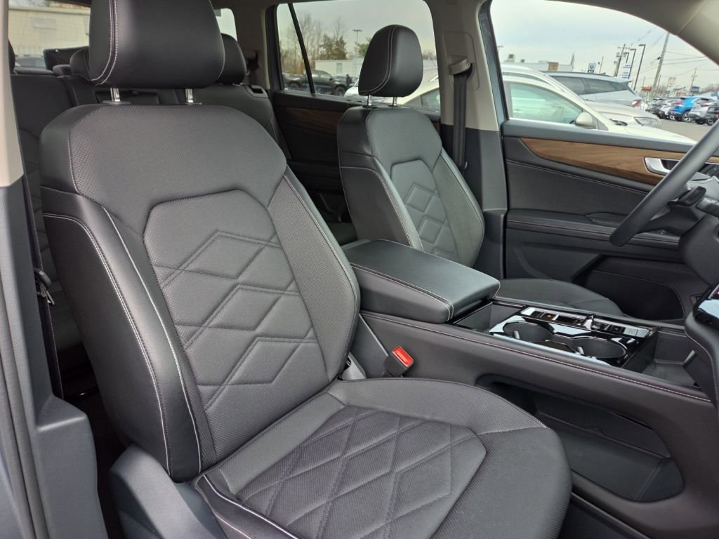 Used 2024 Volkswagen Atlas SE image 19
