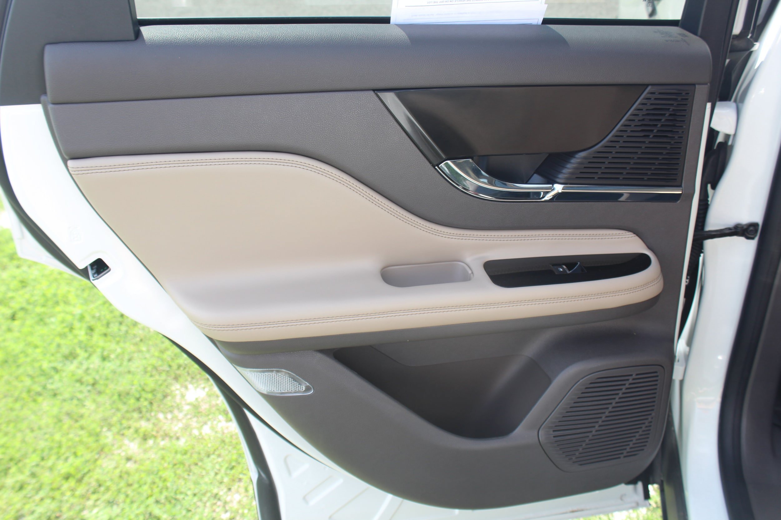 Used 2022 Lincoln Corsair AWD w/ Premium Package image 19