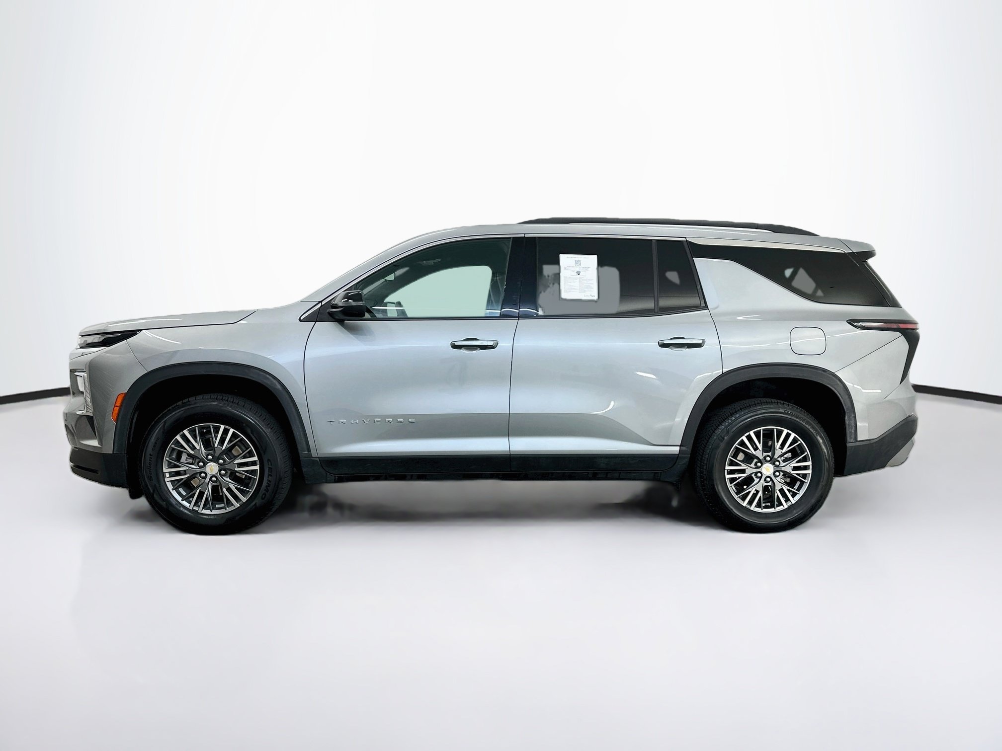Used 2025 Chevrolet Traverse LT AWD/4WD image 4