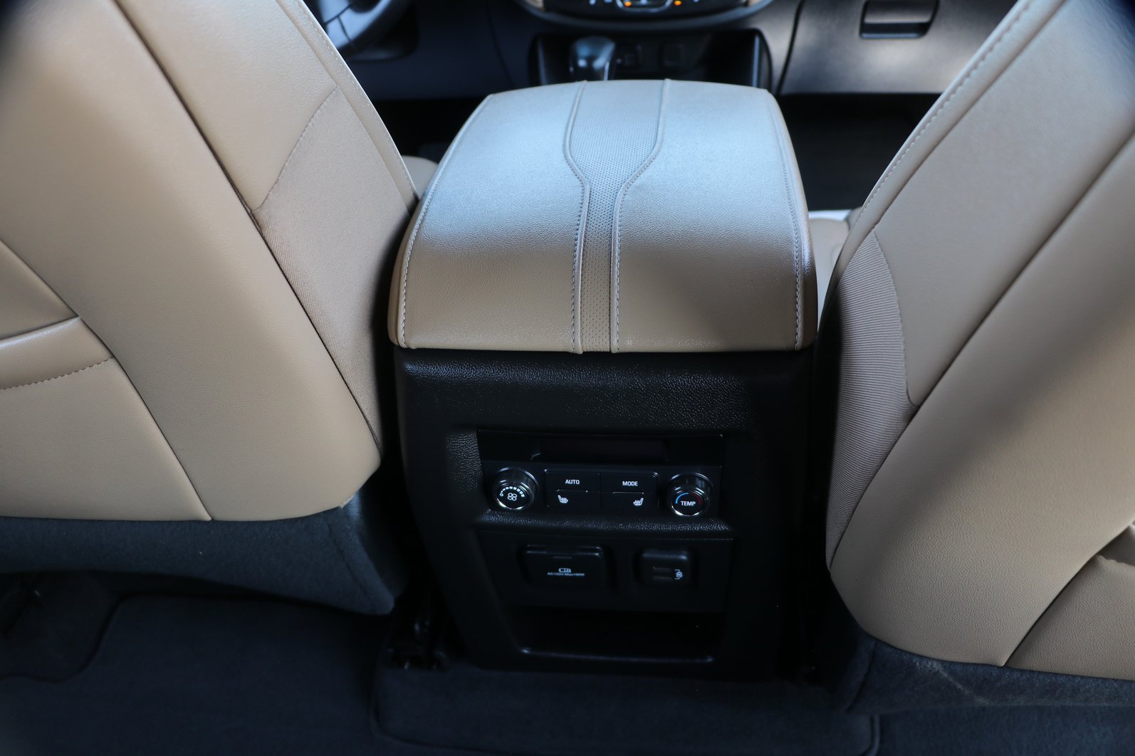 Used 2023 Chevrolet Traverse Premier FWD image 34
