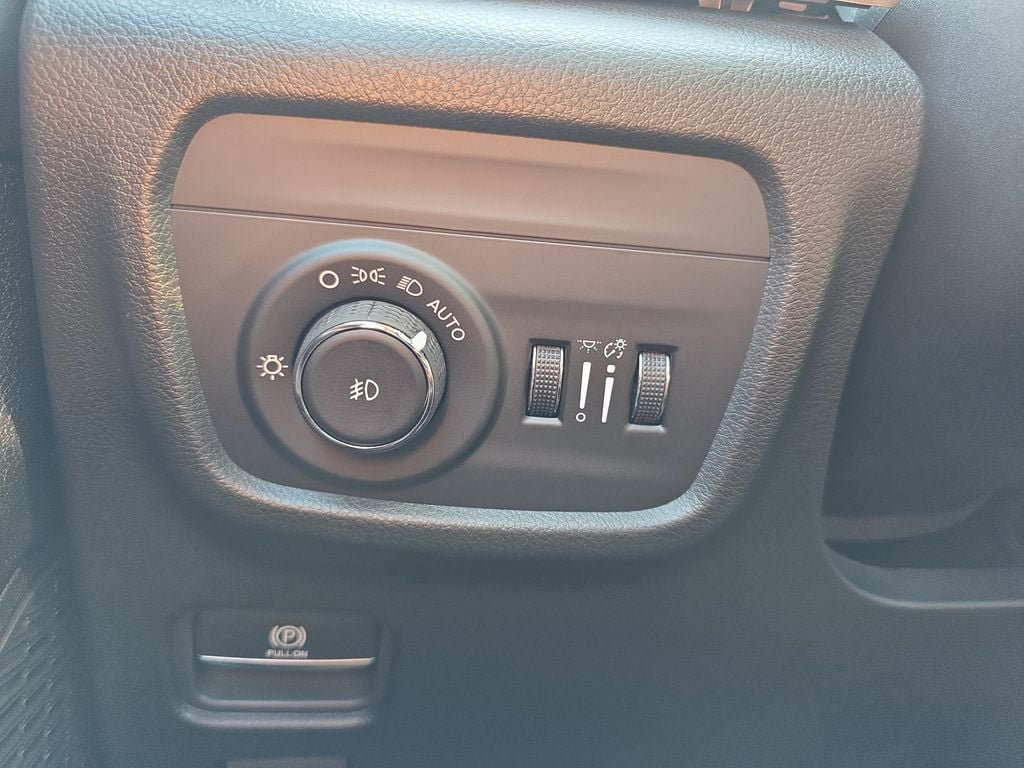 New 2026 Jeep Grand Cherokee L Limited AWD/4WD image 30