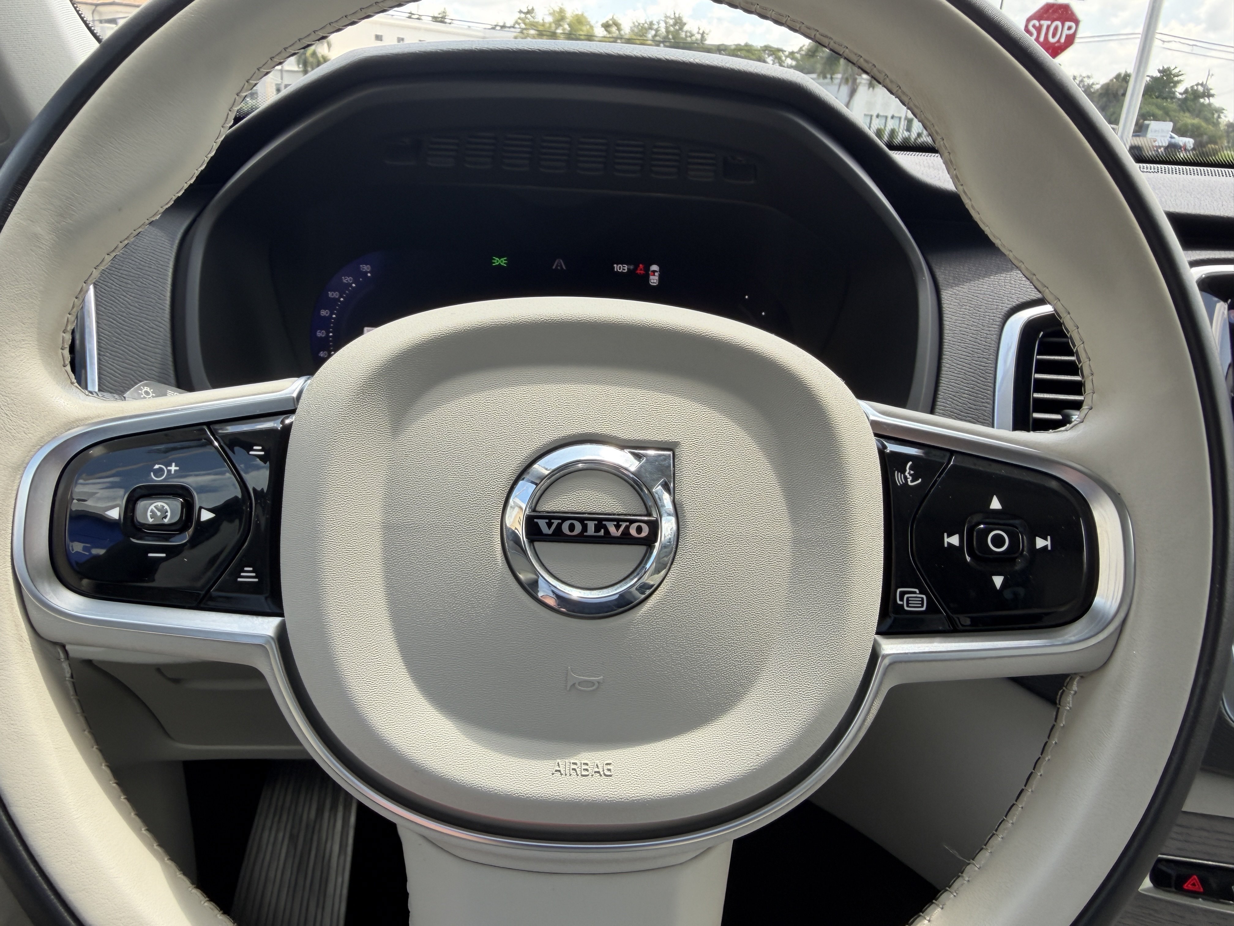 Certified 2024 Volvo XC90 T8 Plus AWD/4WD image 32