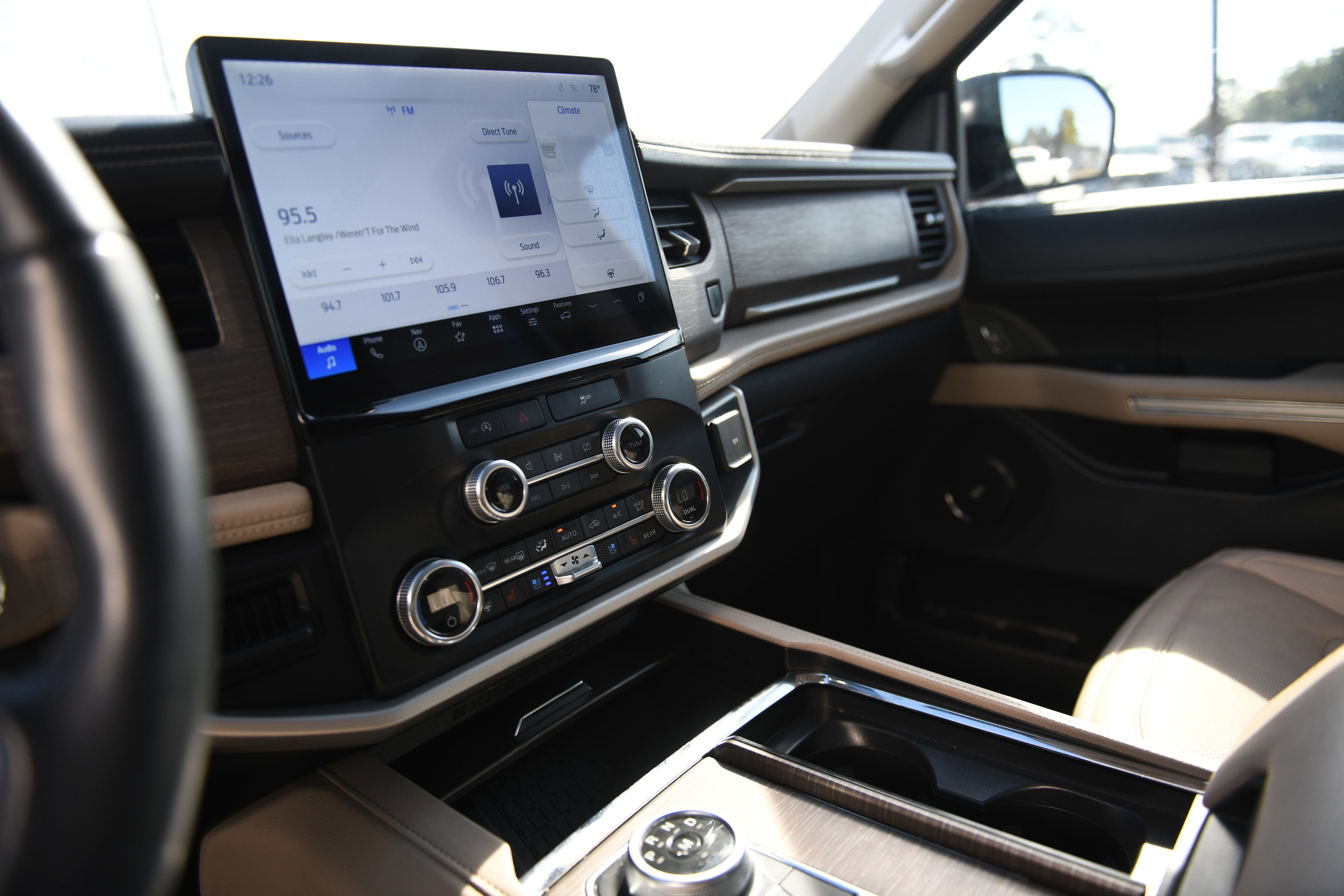 Used 2024 Ford Expedition Limited image 18