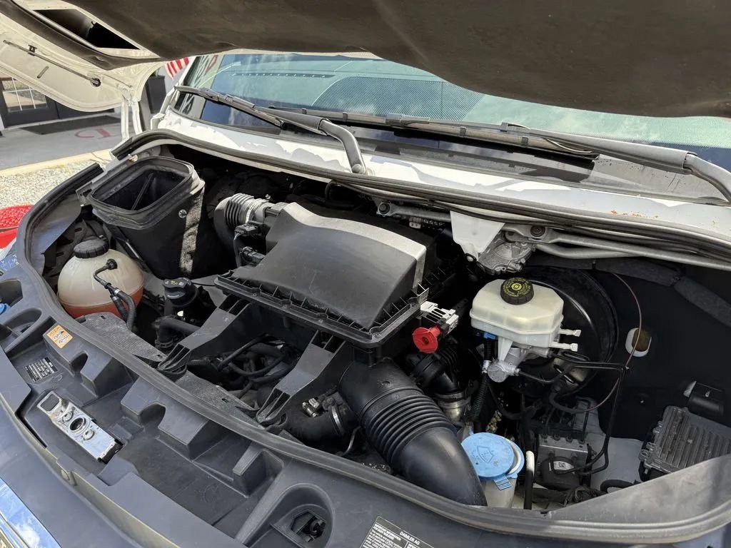 Used 2019 Freightliner Sprinter 144 image 17