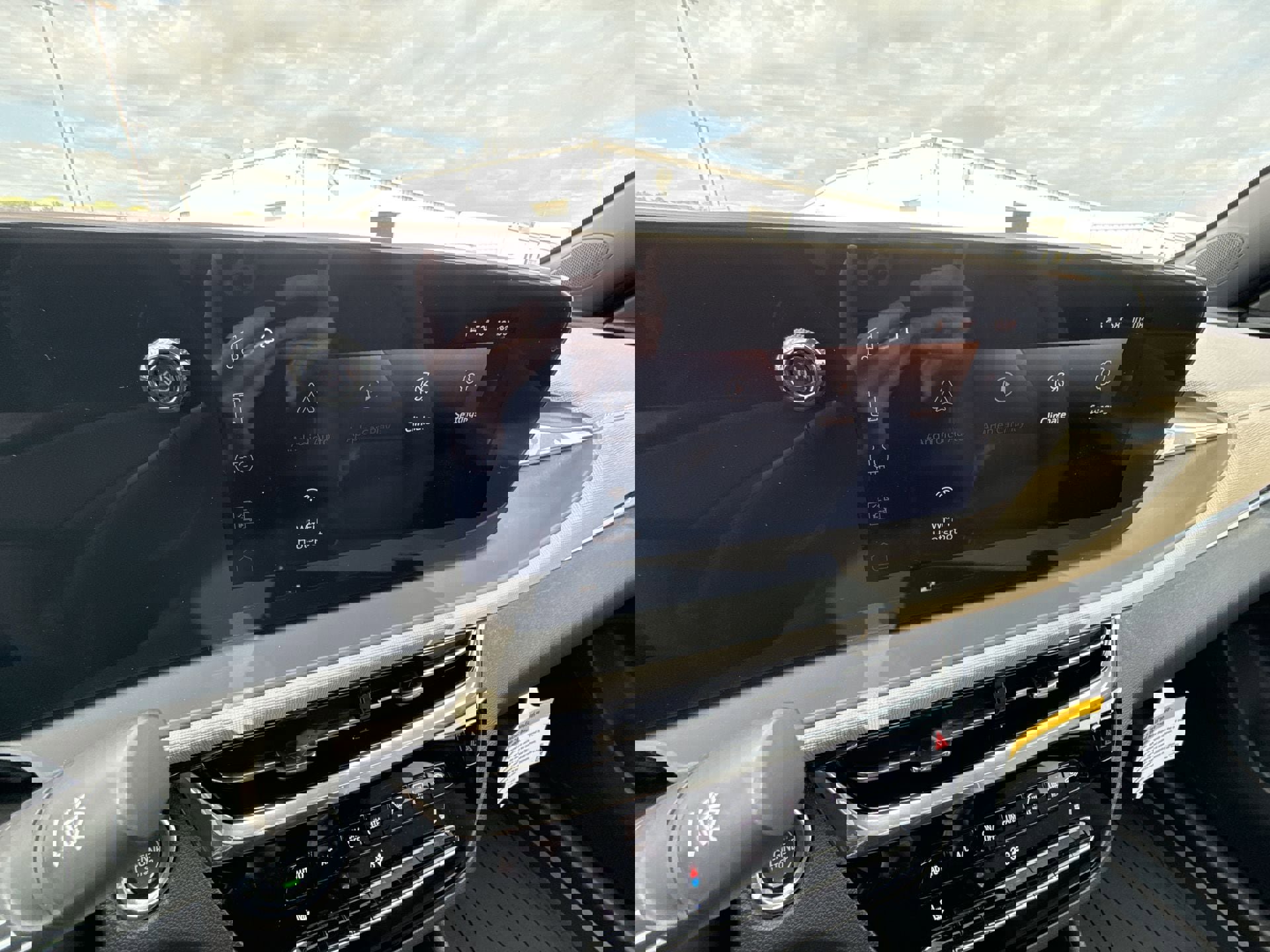 New 2025 Buick Envista Avenir image 13