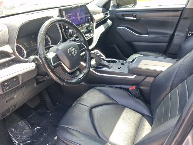 Used 2023 Toyota Highlander XLE FWD image 10