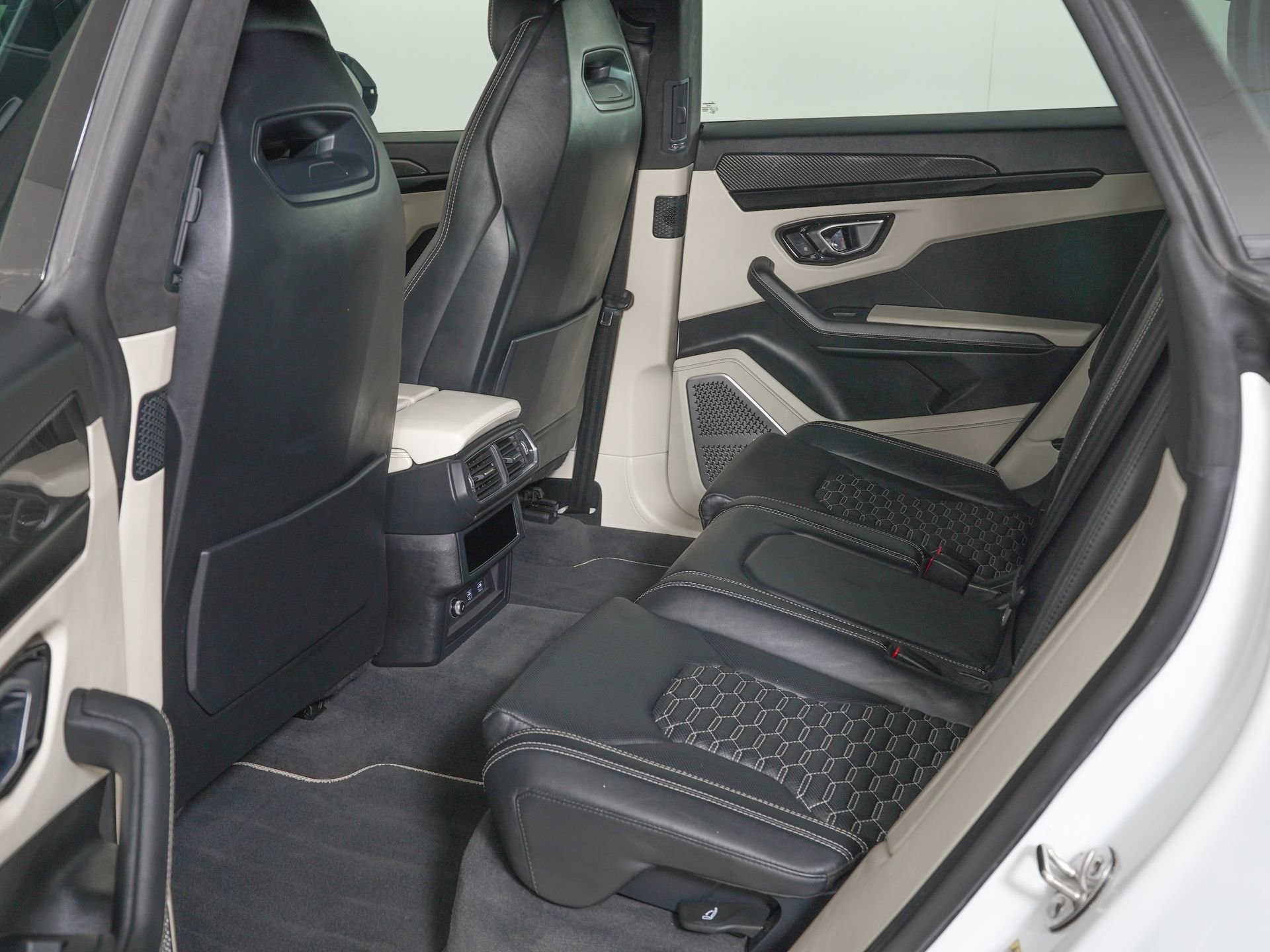 Used 2021 Lamborghini Urus image 11