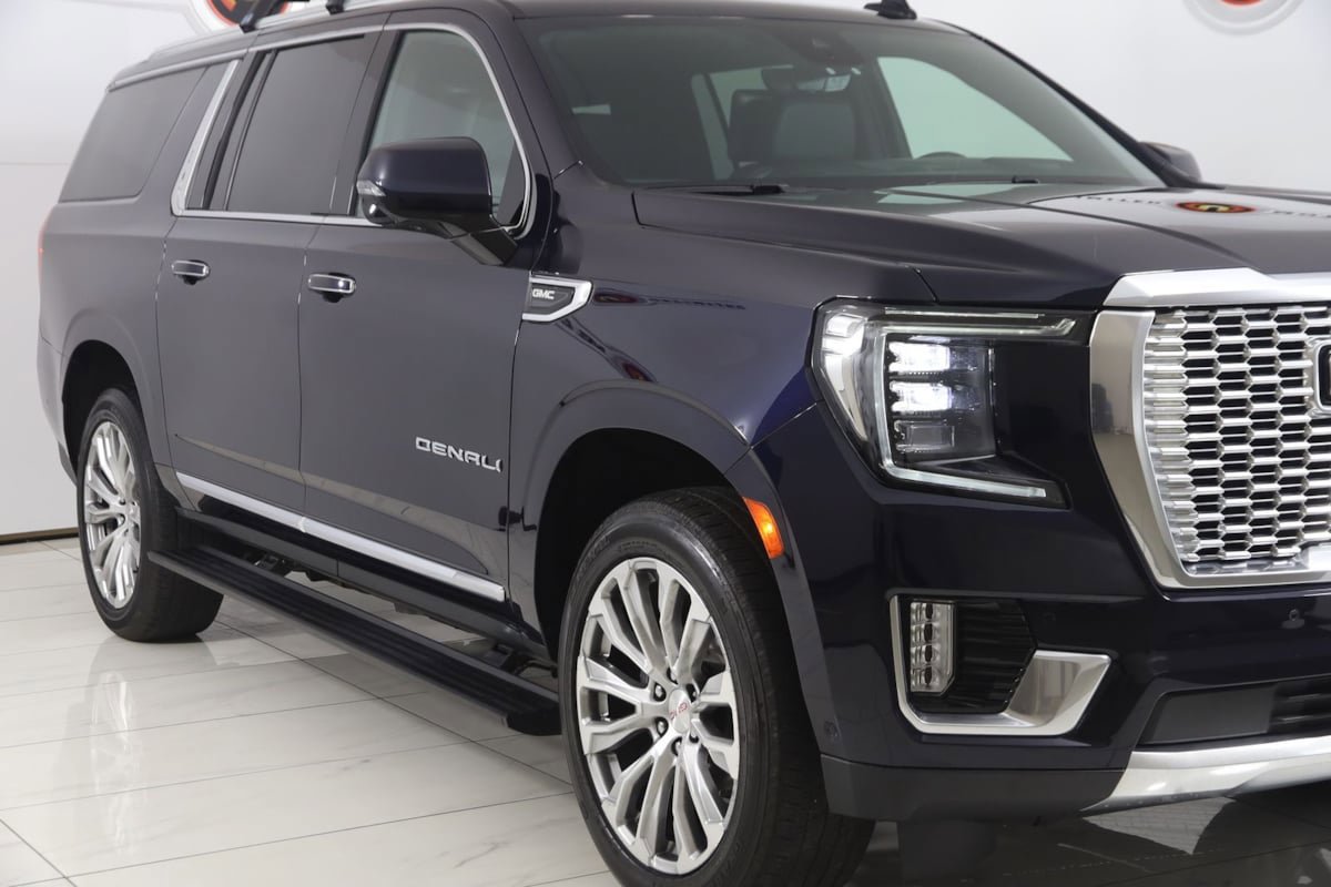 Used 2023 GMC Yukon XL Denali w/ Advanced Technology Package AWD/4WD image 43