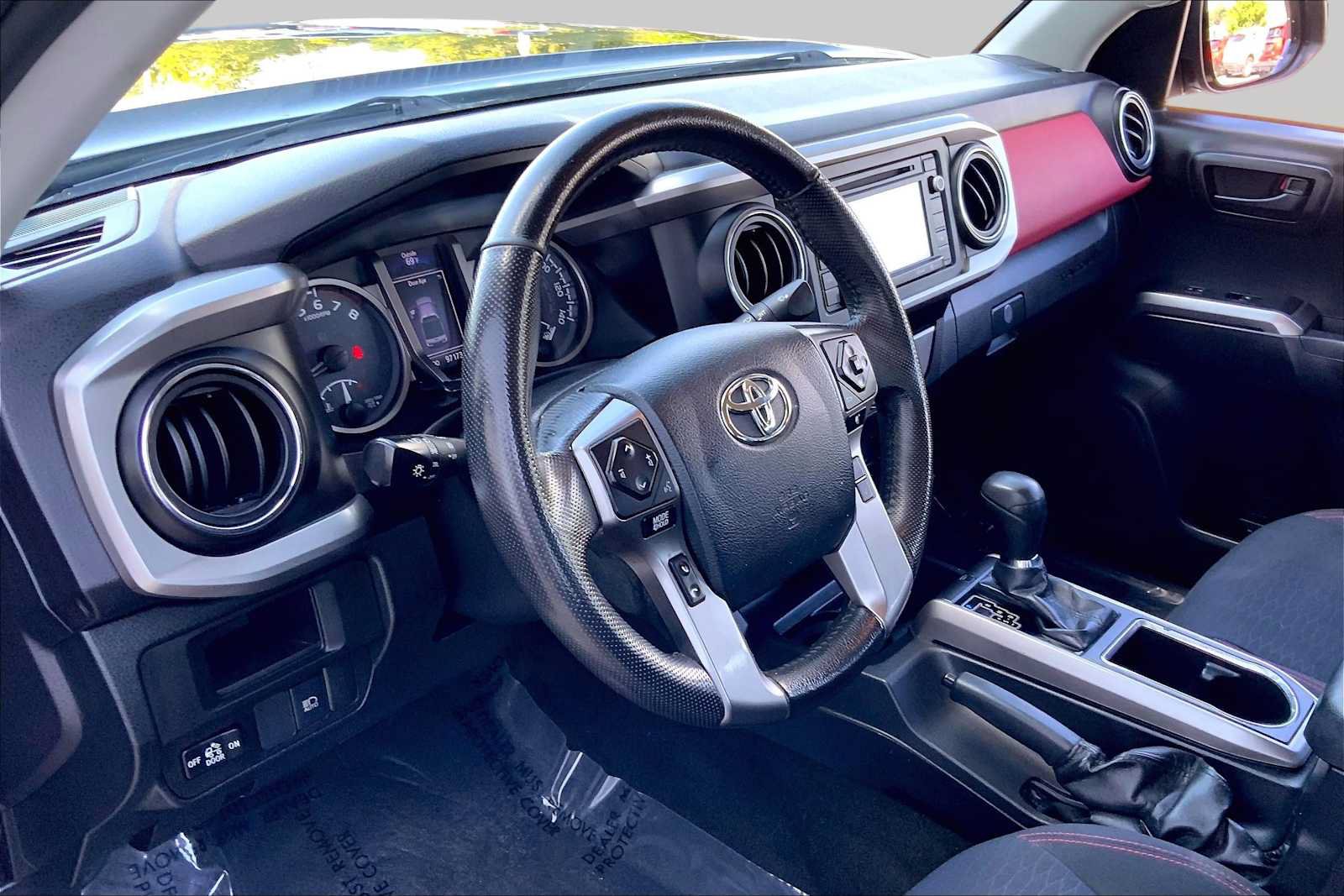 Used 2019 Toyota Tacoma SR5 AWD/4WD image 17