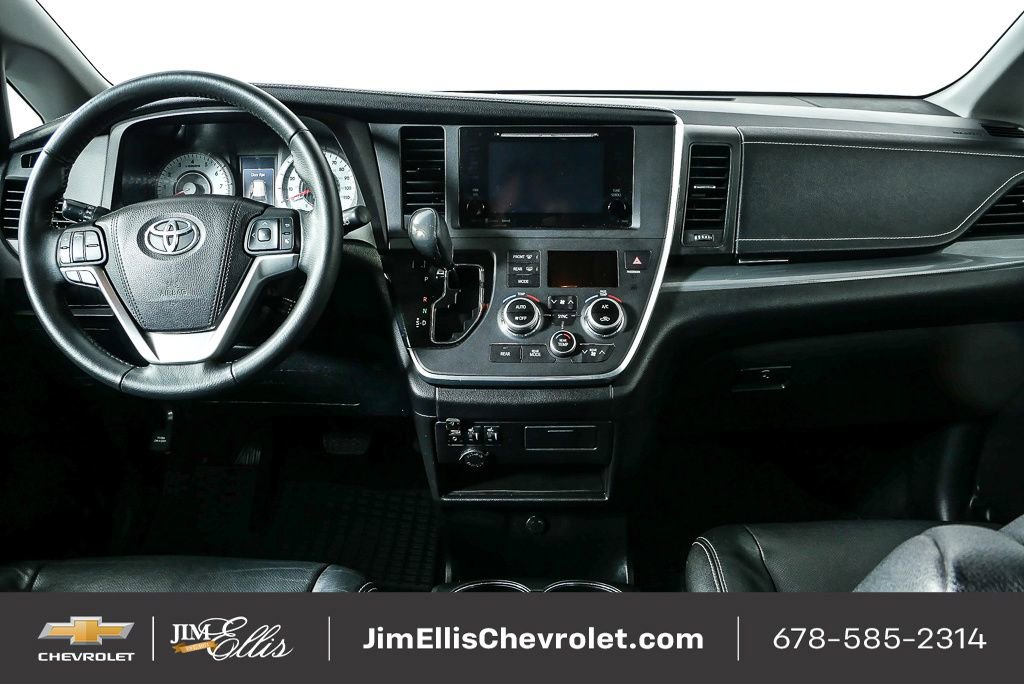 Used 2016 Toyota Sienna SE image 18