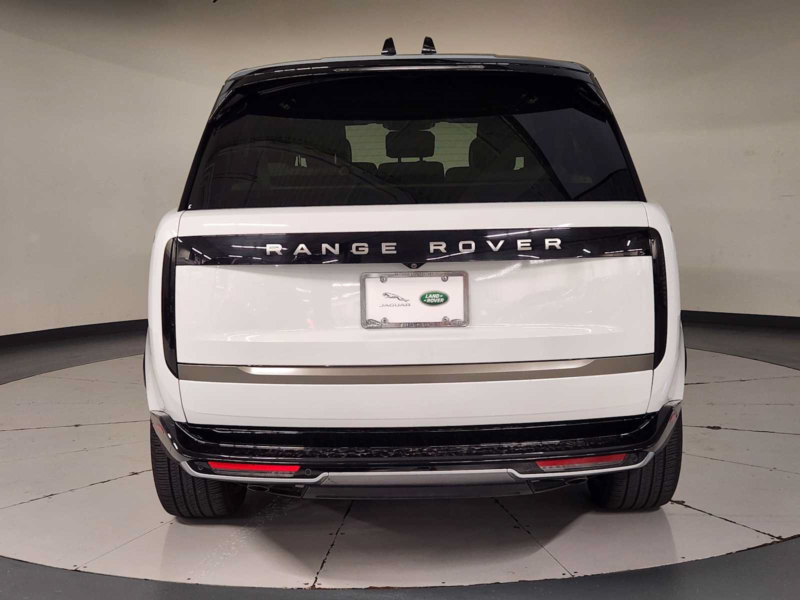 Used 2024 Land Rover Range Rover Long Wheelbase SE AWD/4WD image 10