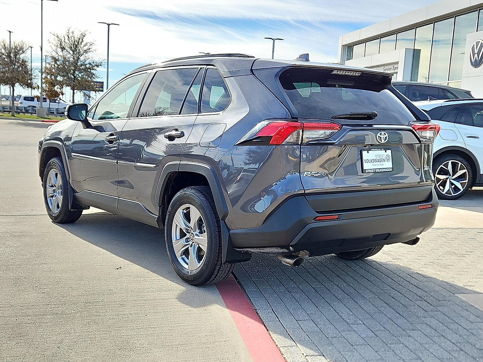 Used 2022 Toyota RAV4 XLE image 2