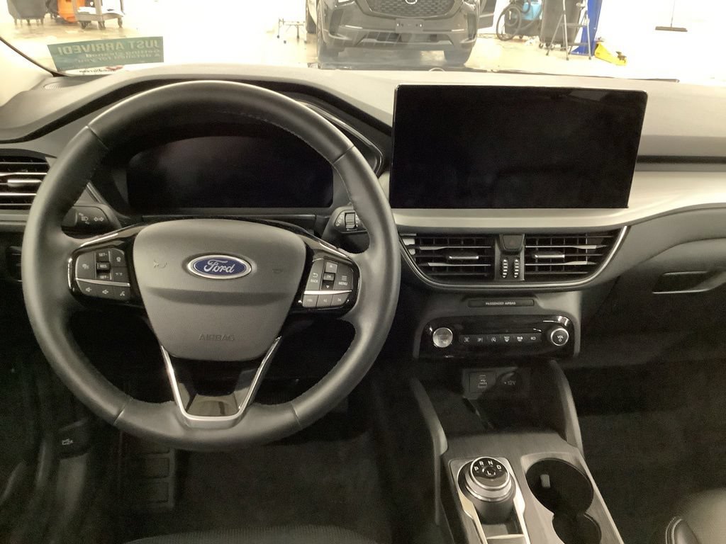 Used 2023 Ford Escape Platinum AWD/4WD image 6