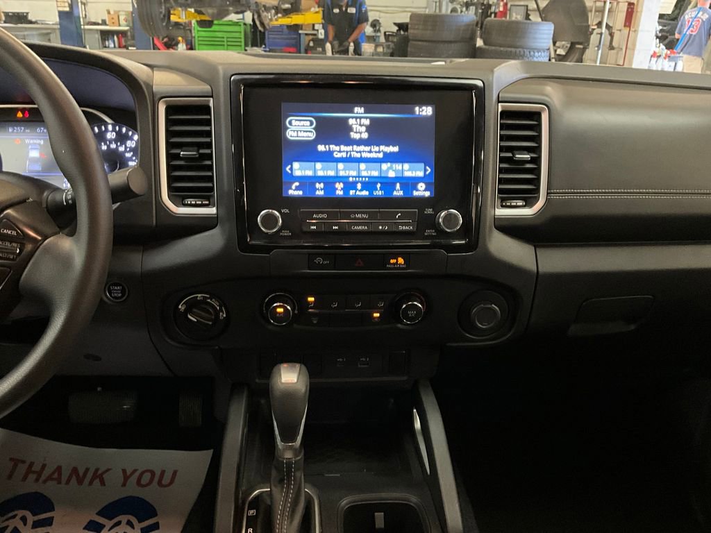 Used 2023 Nissan Frontier SV image 9