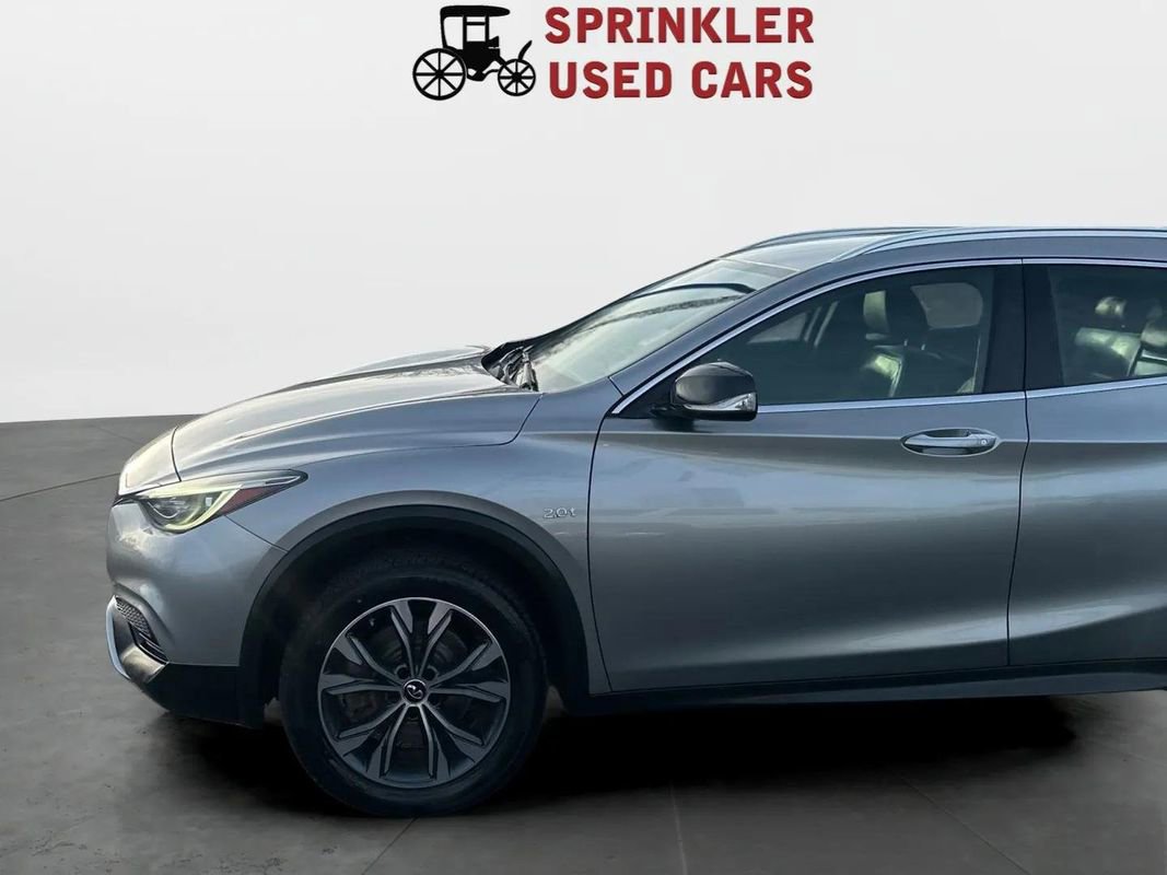 Used 2018 INFINITI QX30 Premium w/ Cargo Package image 11