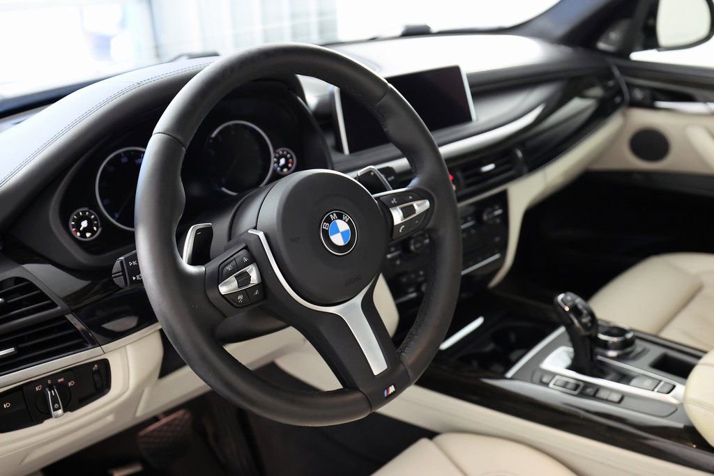 Used 2018 BMW X5 xDrive50i w/ M Sport Package image 18