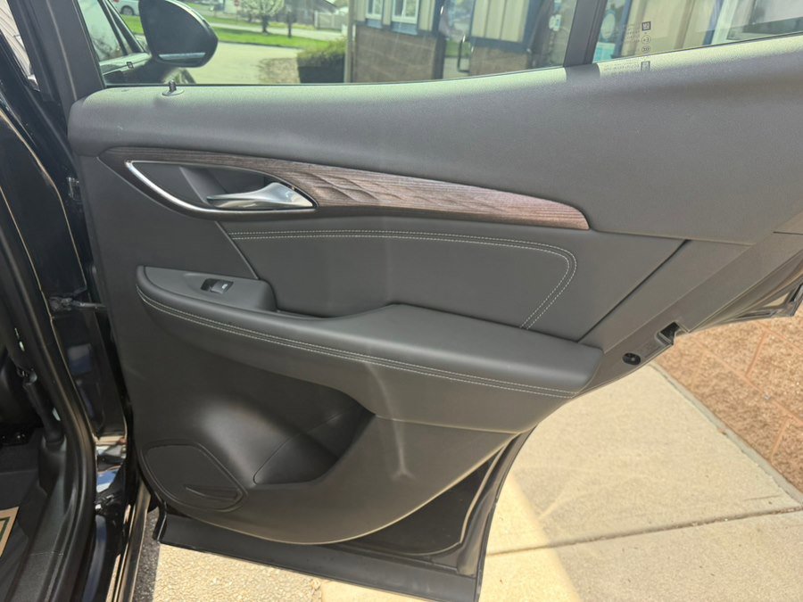 Used 2021 Buick Envision Avenir w/ Technology Package II image 28