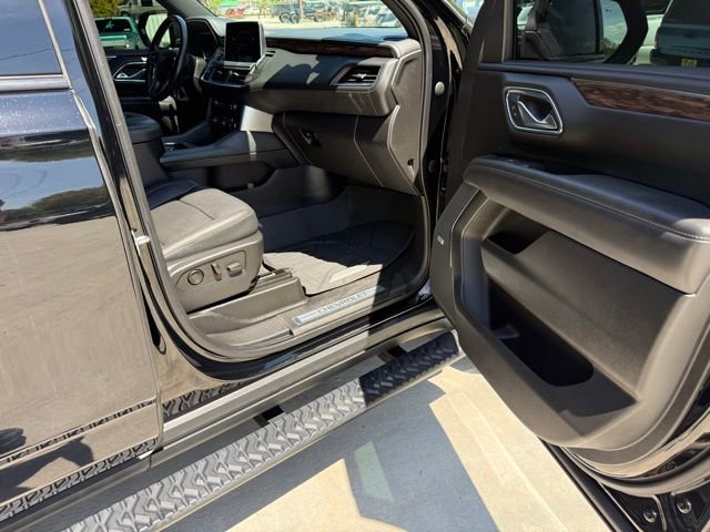 Used 2022 Chevrolet Tahoe Z71 w/ Luxury Package AWD/4WD image 93