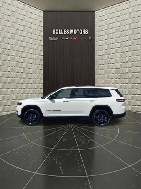 Certified 2023 Jeep Grand Cherokee L Altitude AWD/4WD image 13