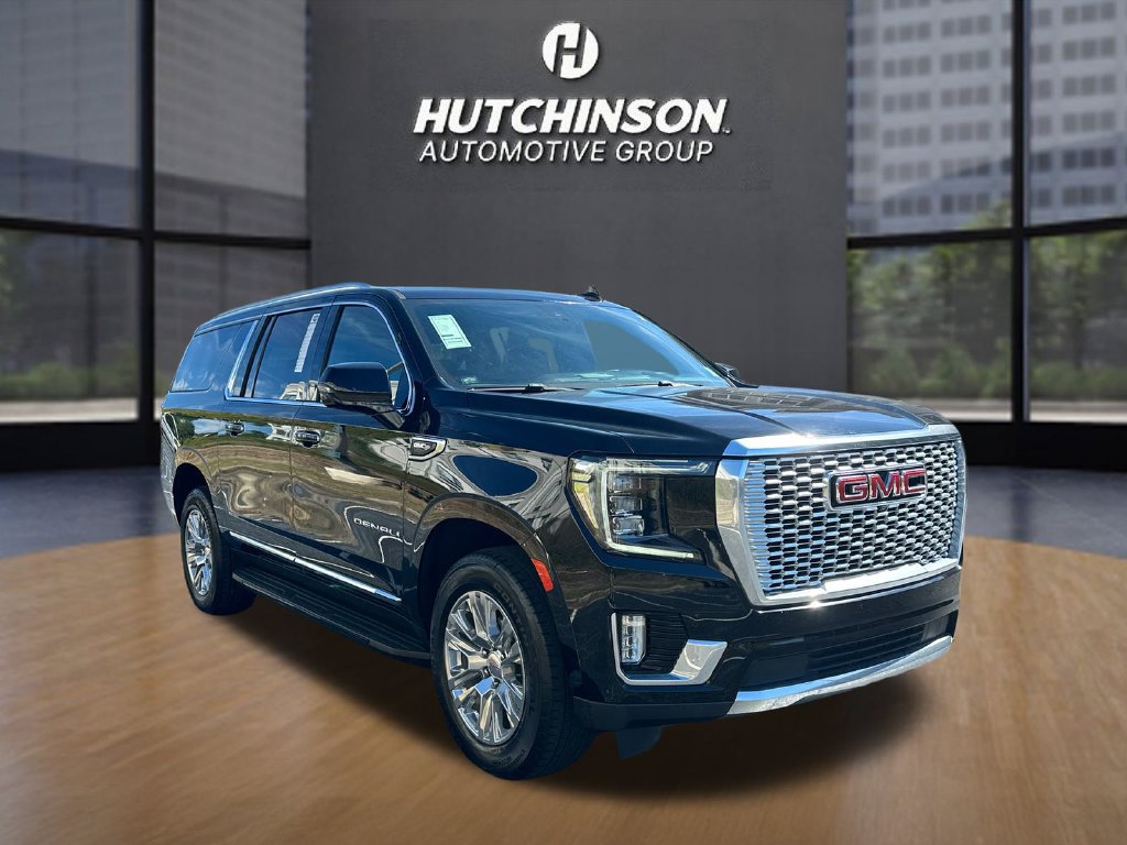Used 2022 GMC Yukon XL Denali w/ Advanced Technology Package AWD/4WD image 1