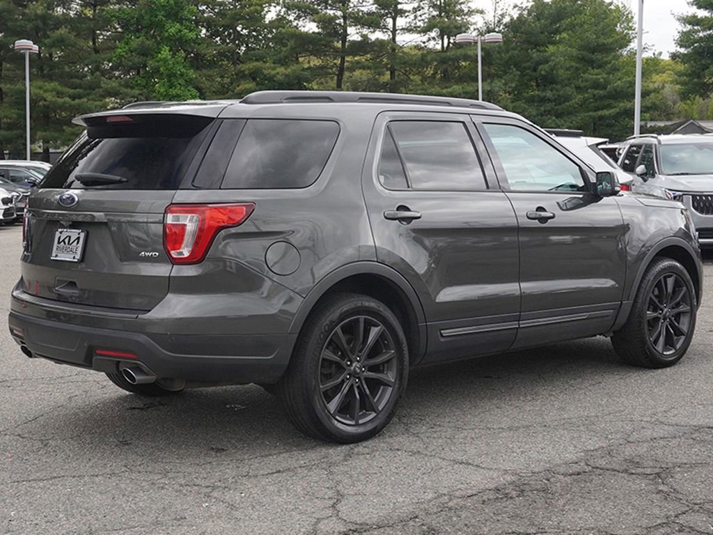 Used 2018 Ford Explorer XLT w/ Equipment Group 202A AWD/4WD image 13