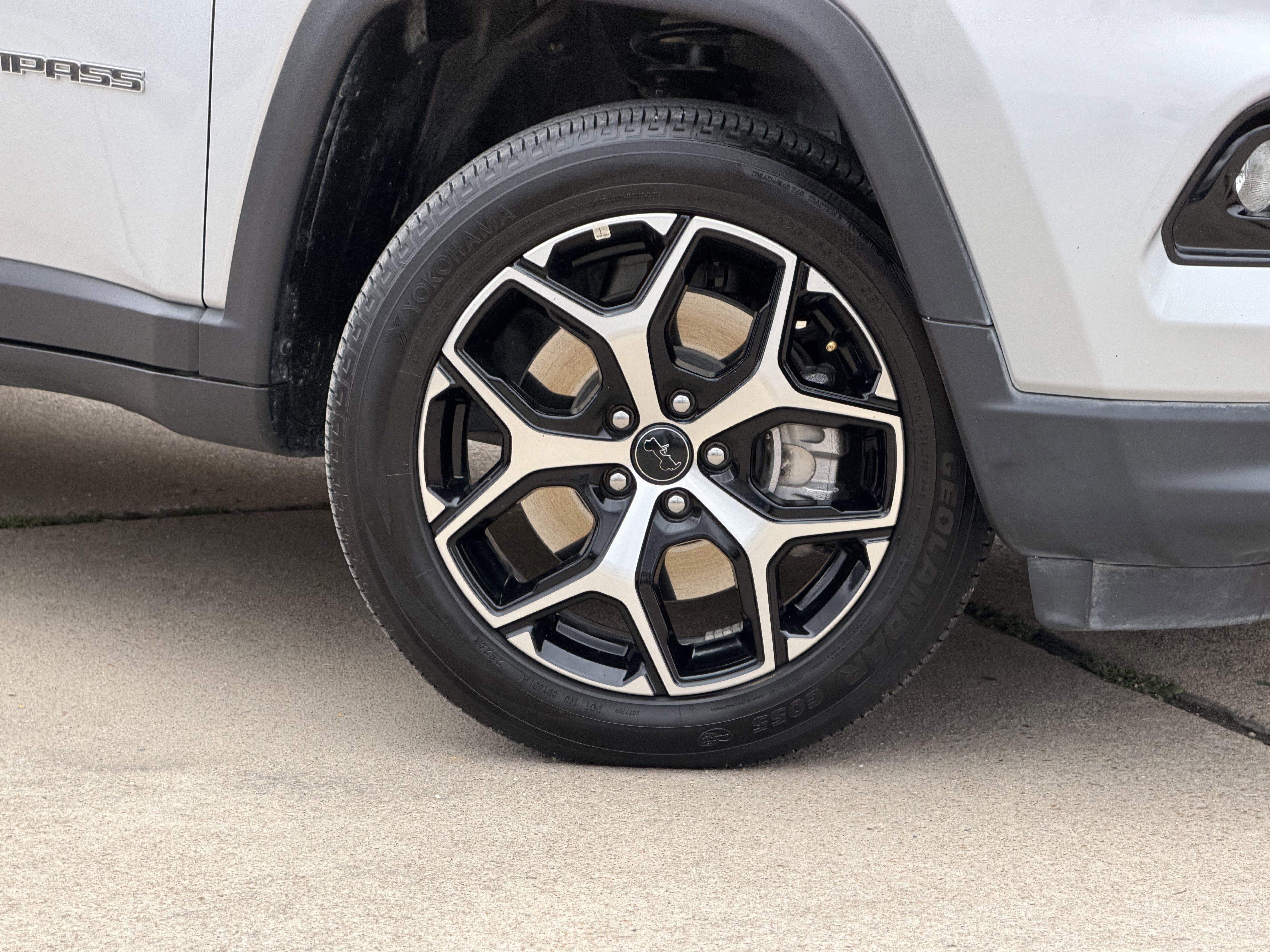 Used 2026 Jeep Compass Limited AWD/4WD image 3