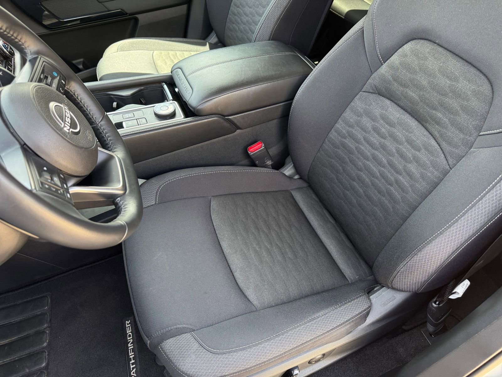 Used 2025 Nissan Pathfinder SV AWD/4WD image 38