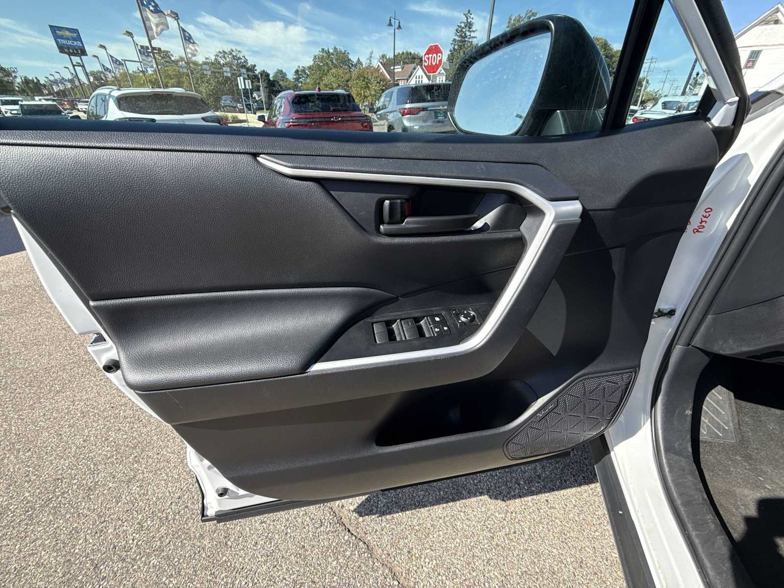 Used 2025 Toyota RAV4 LE AWD/4WD image 20