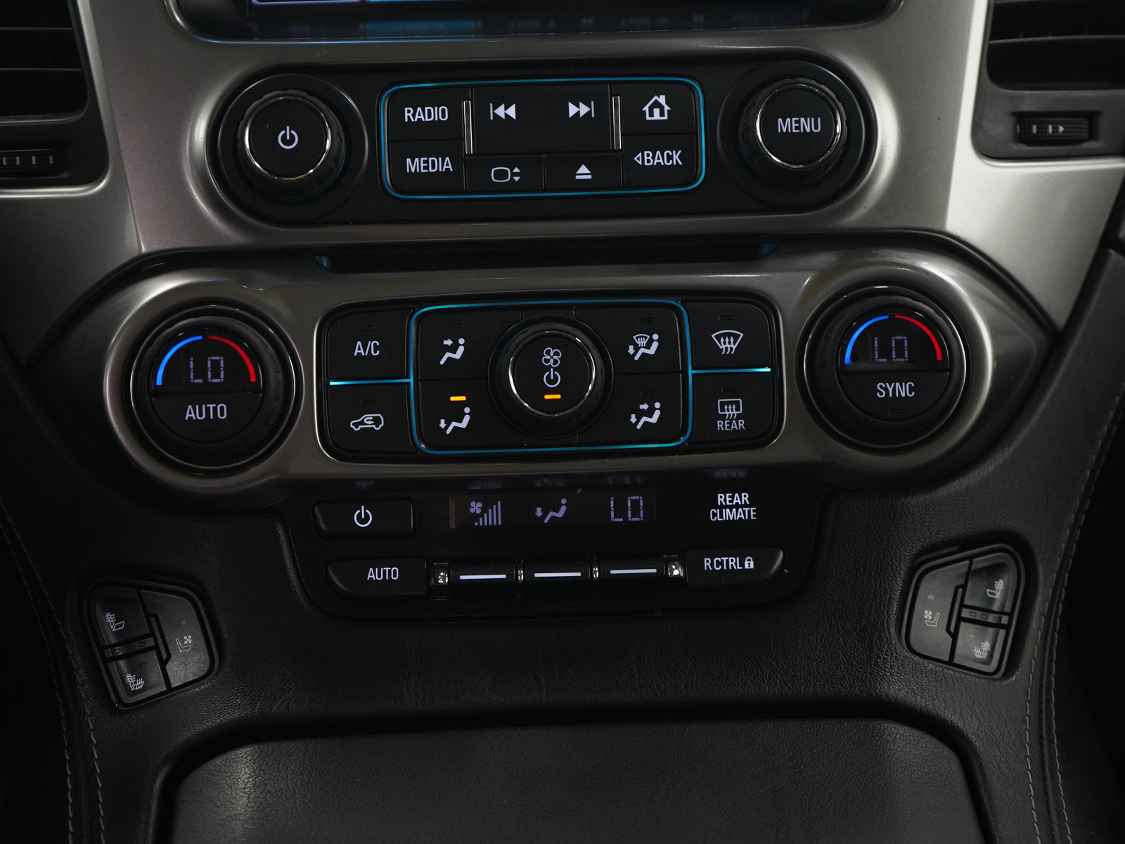 Used 2018 Chevrolet Suburban Premier w/ RST Edition AWD/4WD image 22