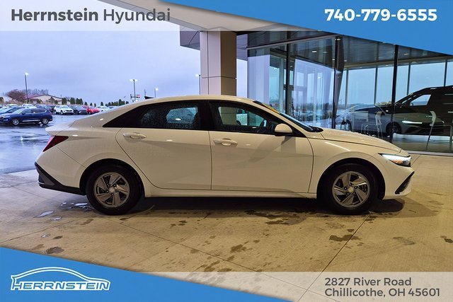 Used 2024 Hyundai Elantra SE image 29