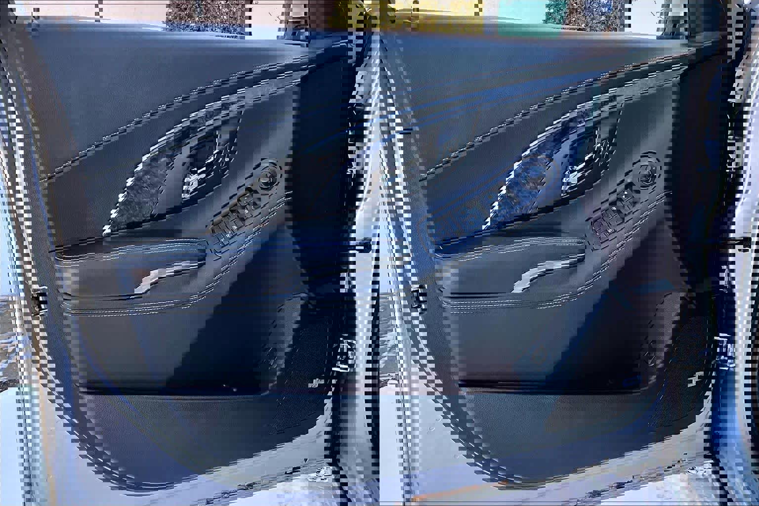 Used 2014 Buick LaCrosse Leather w/ Driver Confidence Package image 22