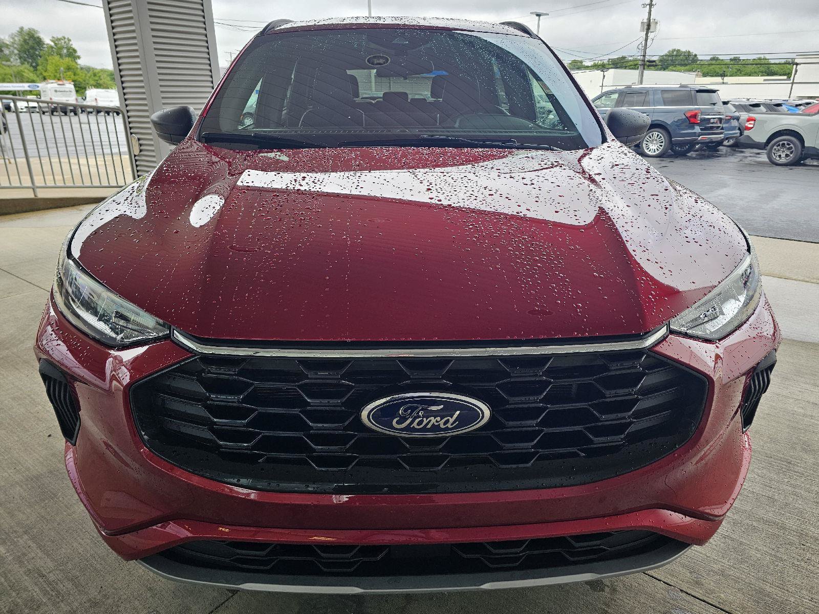 Used 2024 Ford Escape ST-Line w/ Tech Pack #1 FWD image 8