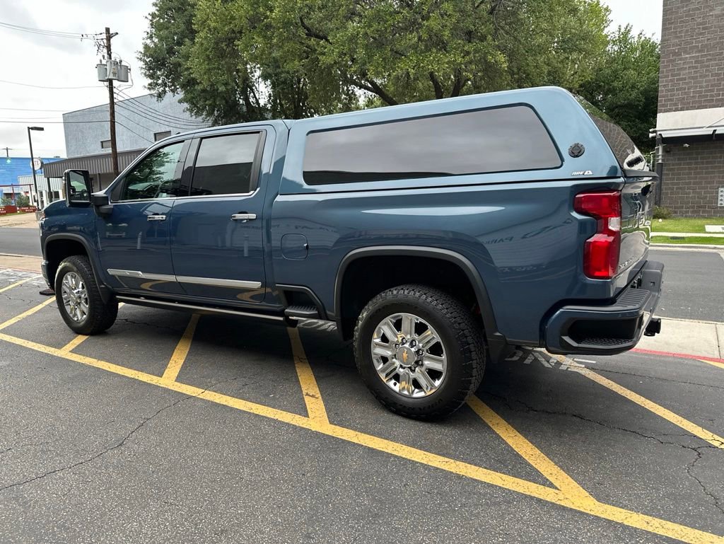 Used 2024 Chevrolet Silverado 2500 High Country w/ Technology Package AWD/4WD image 5