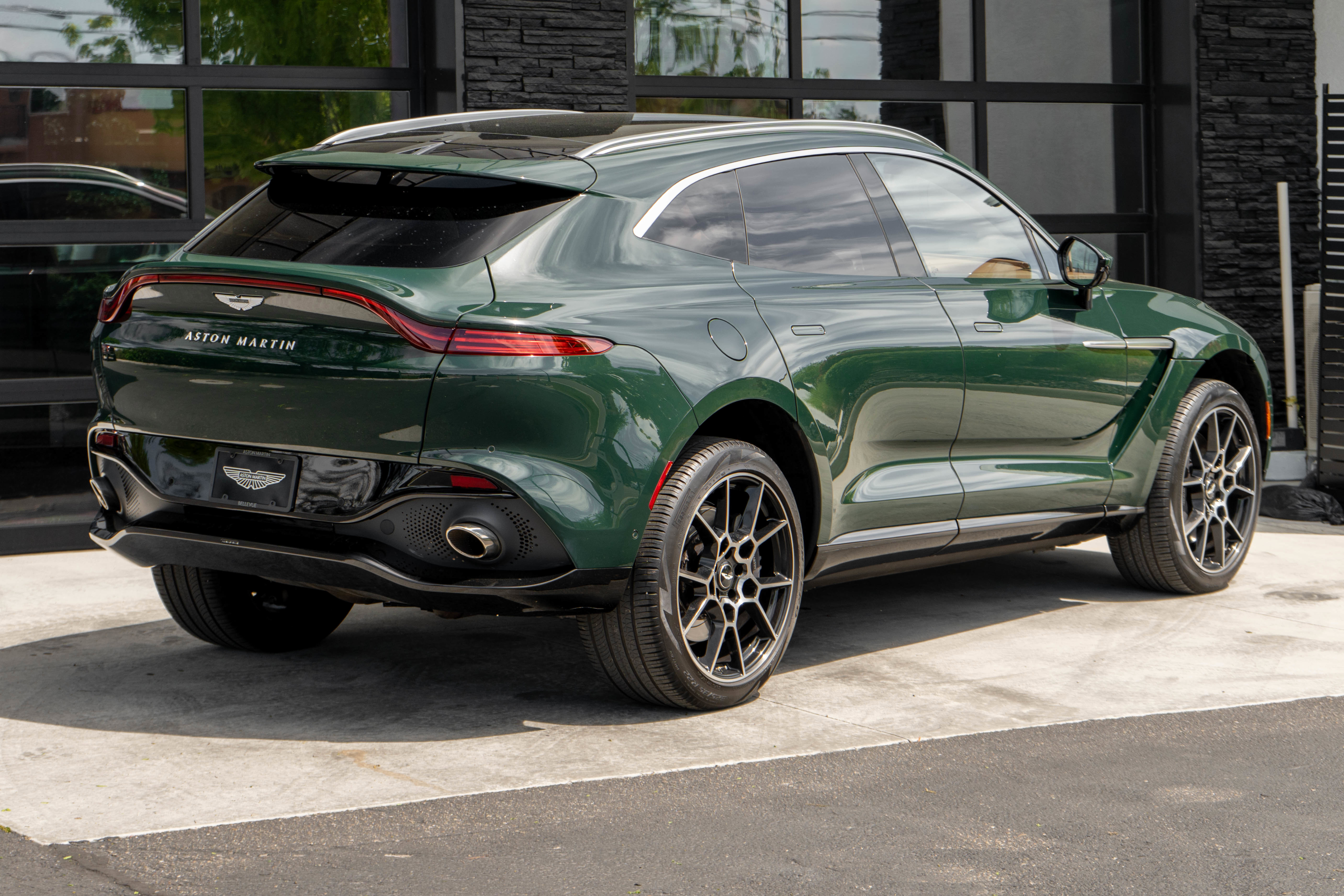 Used 2021 Aston Martin DBX AWD/4WD image 9