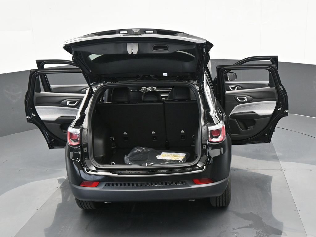 Used 2025 Jeep Compass Latitude image 58