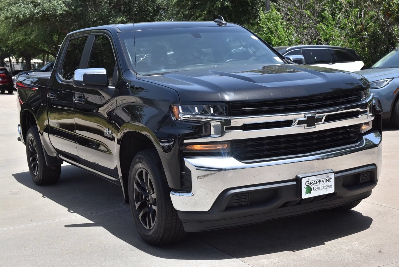 Used 2021 Chevrolet Silverado 1500 LT w/ LPO, Dark Essentials Package RWD image 4