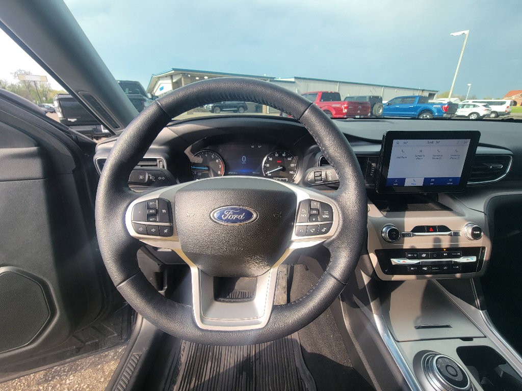 Used 2023 Ford Explorer XLT w/ Equipment Group 202A AWD/4WD image 12