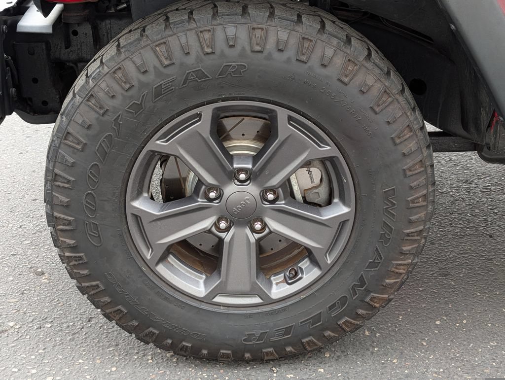 Used 2017 Jeep Wrangler Unlimited Rubicon AWD/4WD image 13