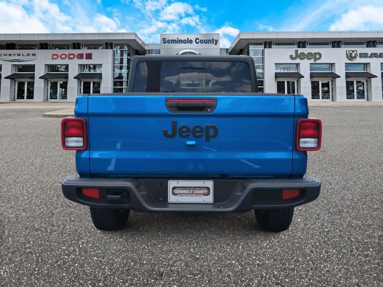 Certified 2025 Jeep Gladiator Sport AWD/4WD image 7
