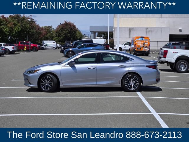 Used 2025 Lexus ES 300h w/ Premium Package FWD image 3